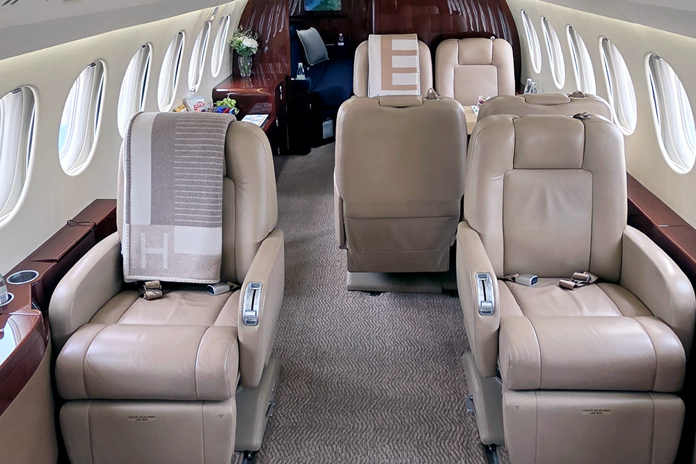 Dassault Falcon 7X interior 1