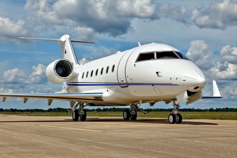 Bombardier Challenger 604 VH-VSZ
